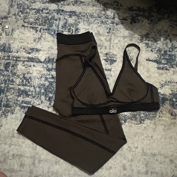 Alo Yoga Set Line Up Espresso - Picture 1 of 2
